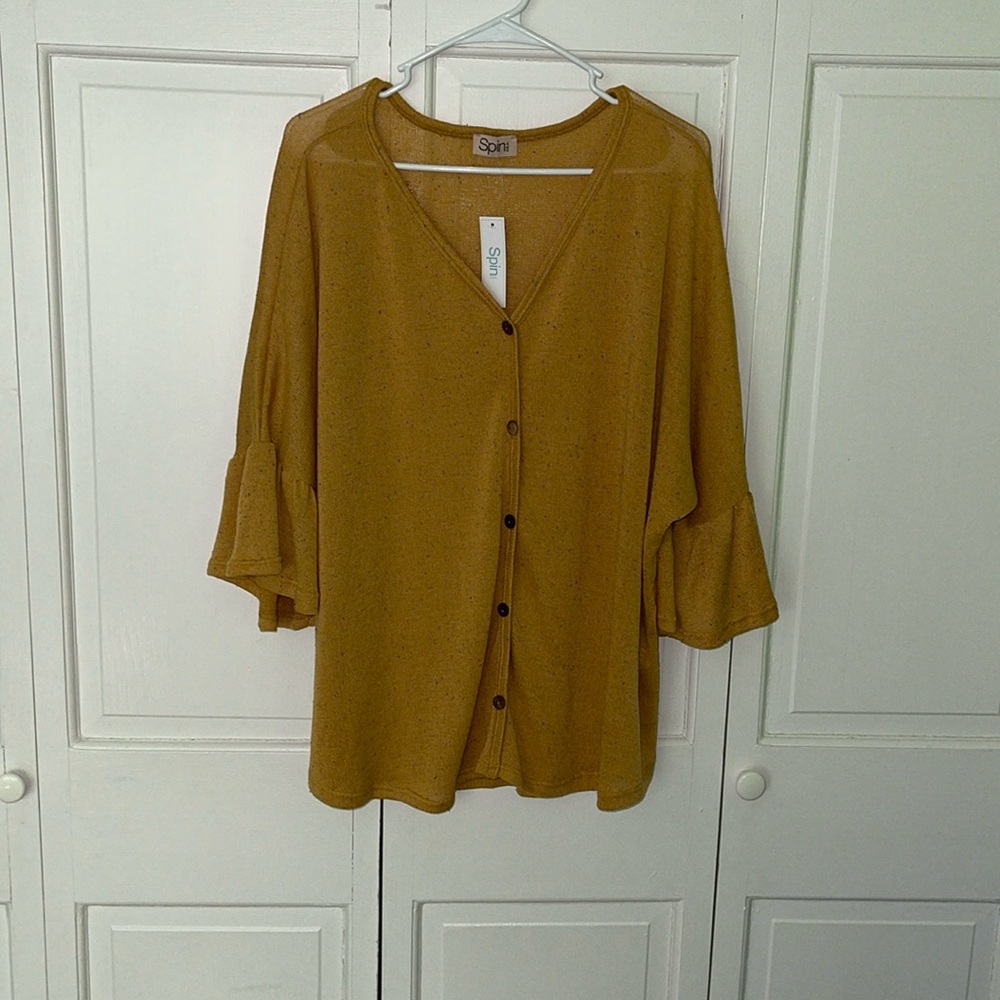 Lightweight flutter sleeve top NWT